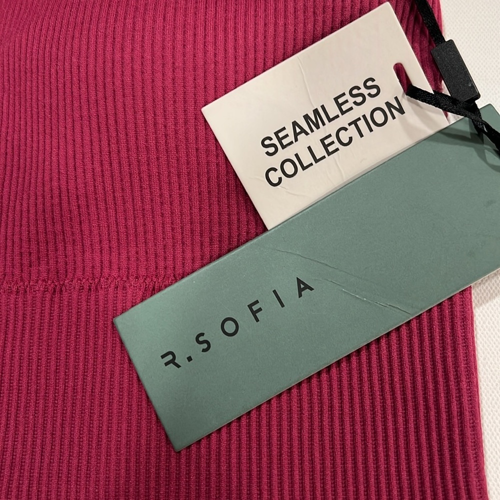 R.Sofia Seamless Collection Ribbed Sports Bra Raspberry Wine Removable Padding - Picture 3 of 5
